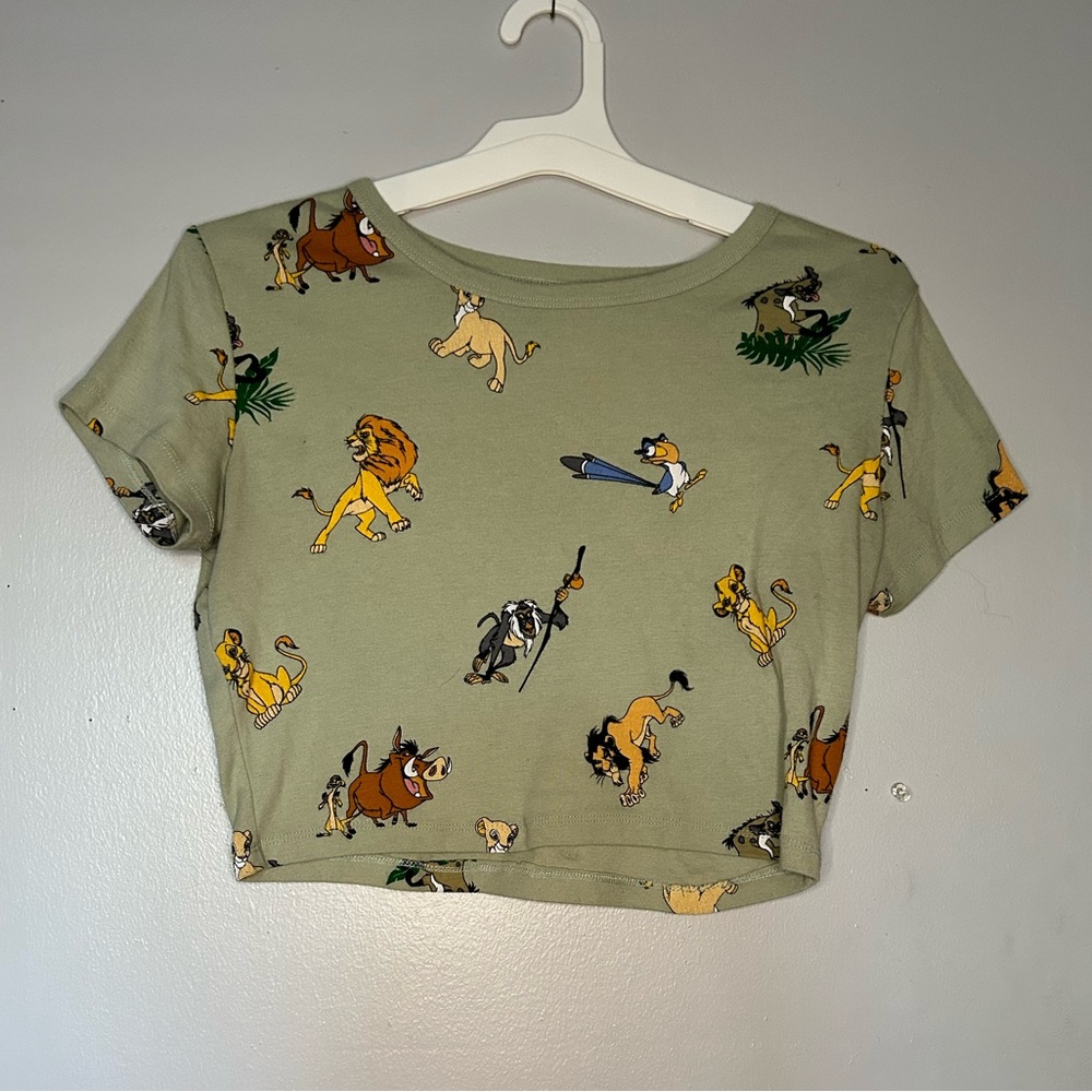 Cropped lion king short sleeve shirt.